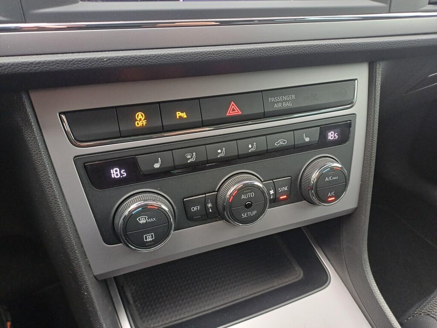 O419V07863_27.webp_LEON Xcellence 1.5 TSI 96 kW manuál, DPH