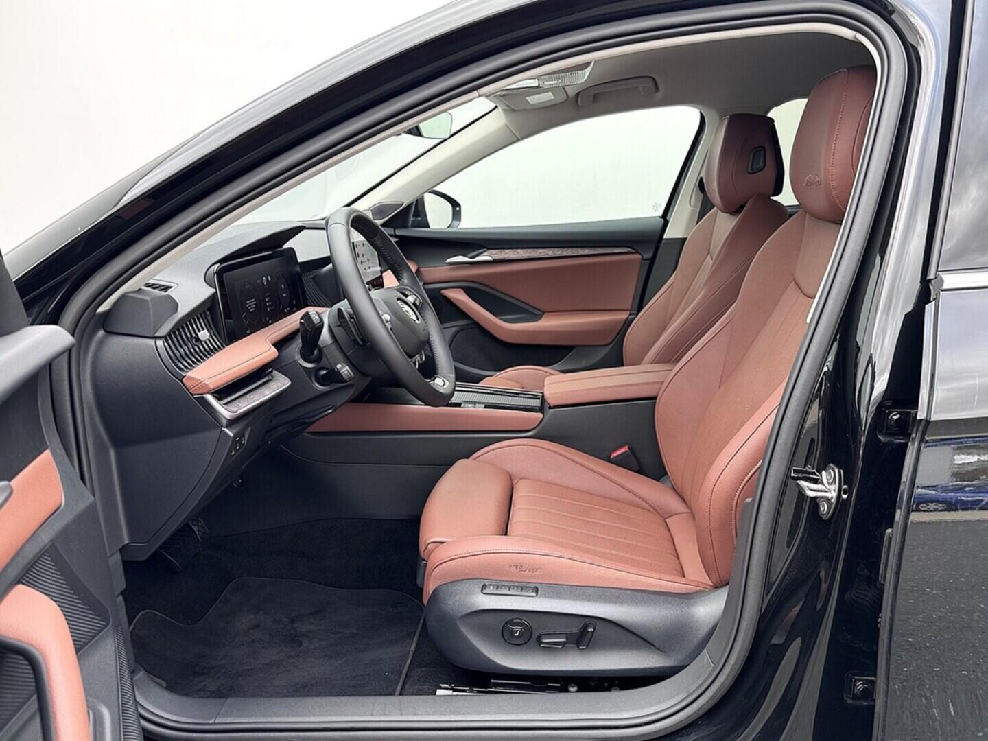 O419V07865_20.webp_SUPERB L&K 2.0 TSI 195 kW automat, DPH