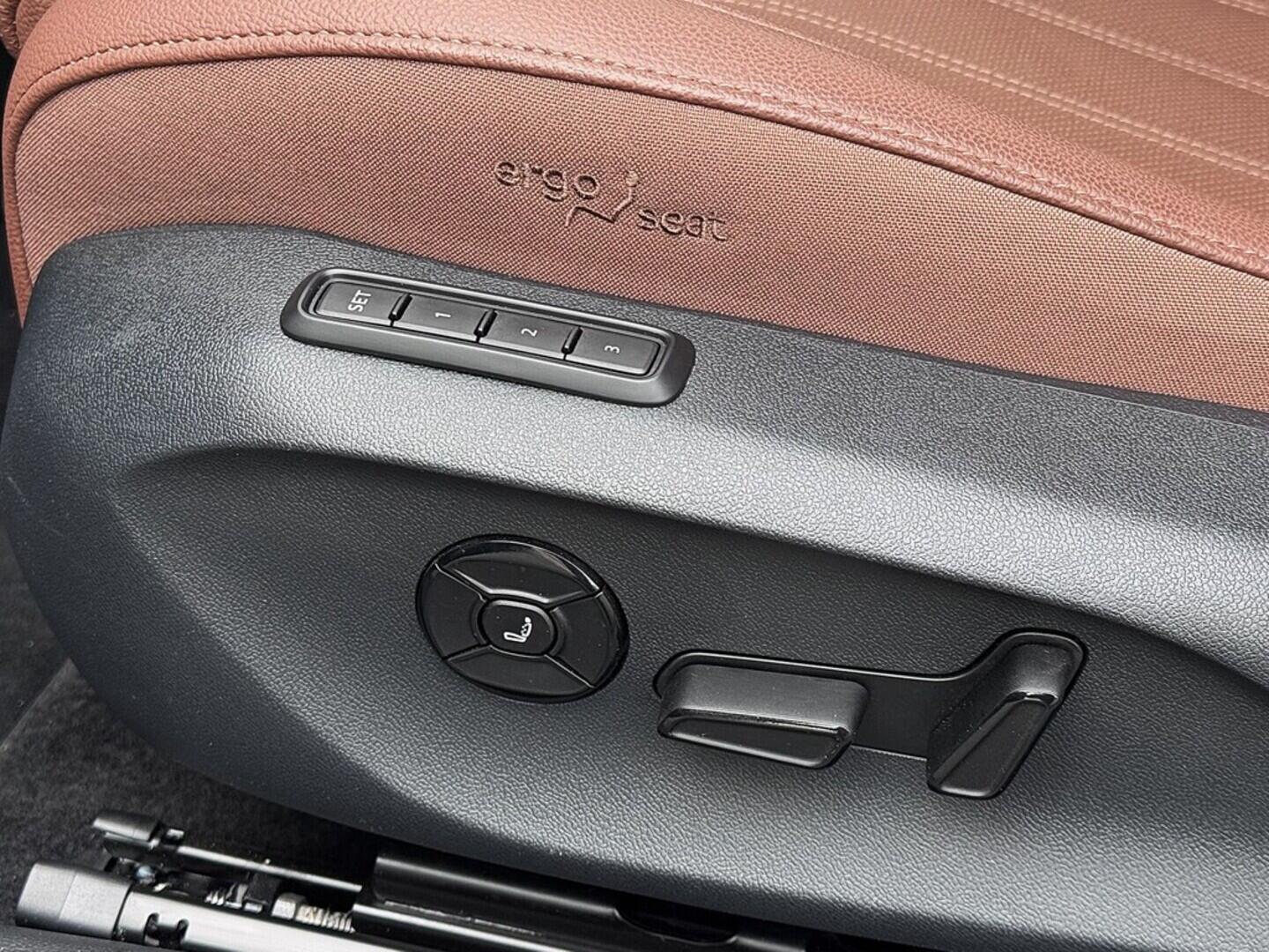 O419V07865_21.webp_SUPERB L&K 2.0 TSI 195 kW automat, DPH