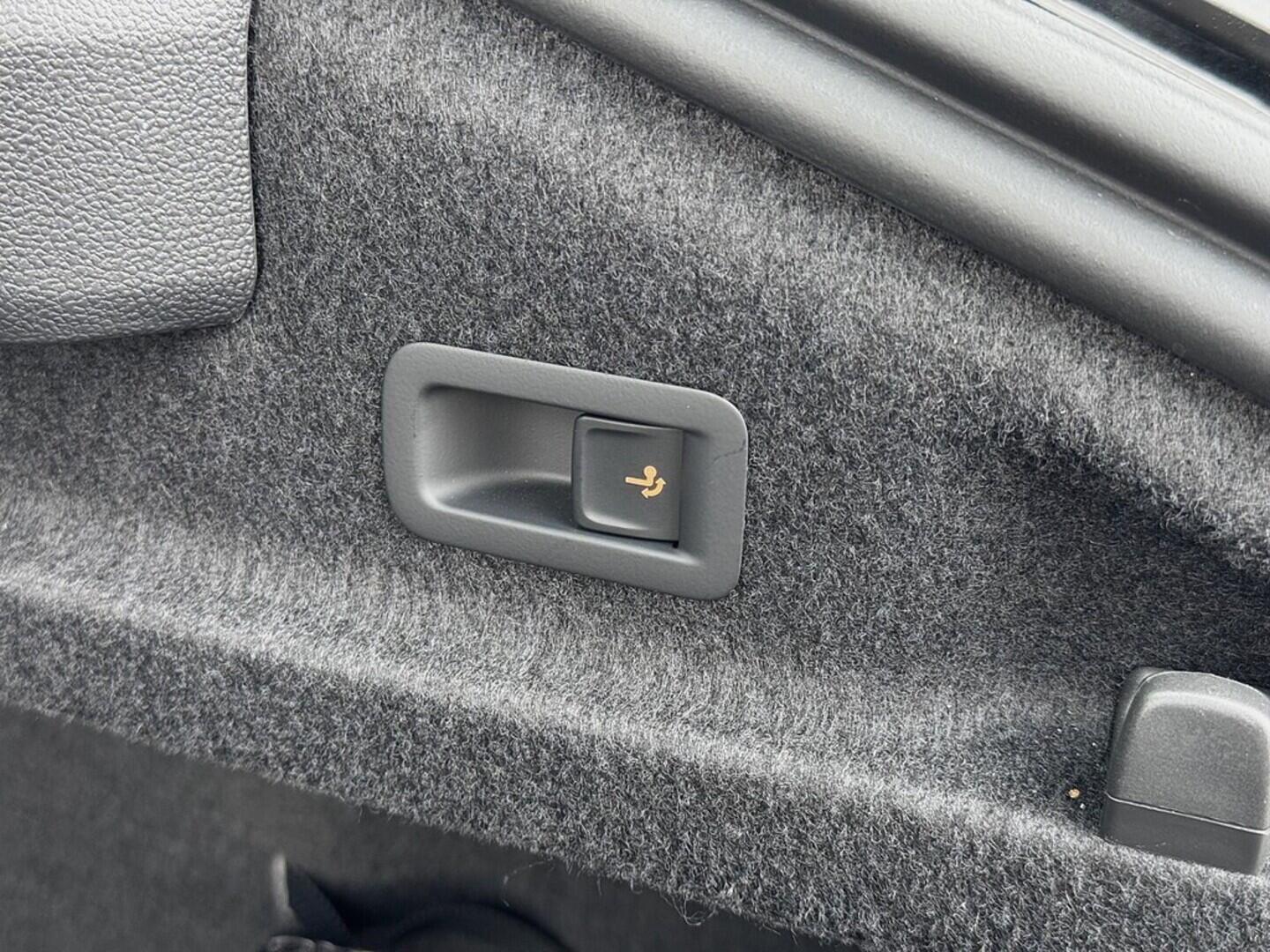 O419V07865_33.webp_SUPERB L&K 2.0 TSI 195 kW automat, DPH