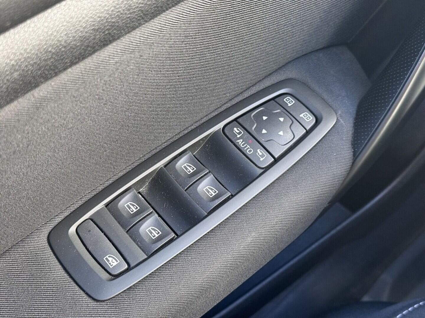 O419V07873_21.webp_MÉGANE Grand Coupé ZEN 1.0  85 kW manuál, DPH