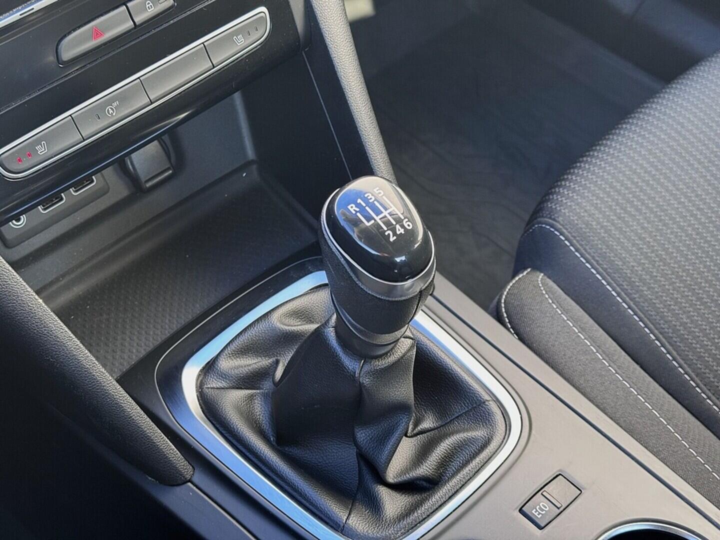 O419V07873_29.webp_MÉGANE Grand Coupé ZEN 1.0  85 kW manuál, DPH