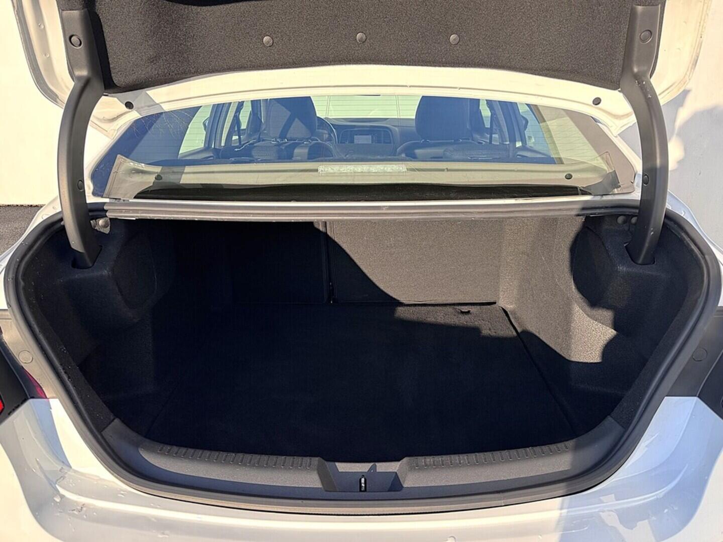 O419V07873_31.webp_MÉGANE Grand Coupé ZEN 1.0  85 kW manuál, DPH