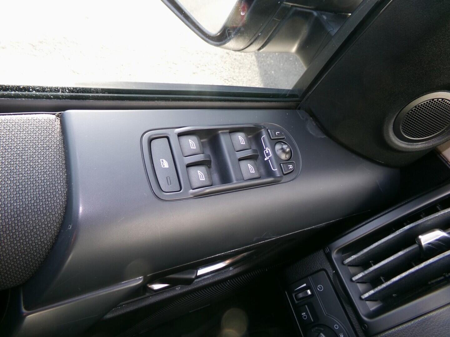 O419V07879_21.webp_FREELANDER  2.2 DCI 110 kW manuál