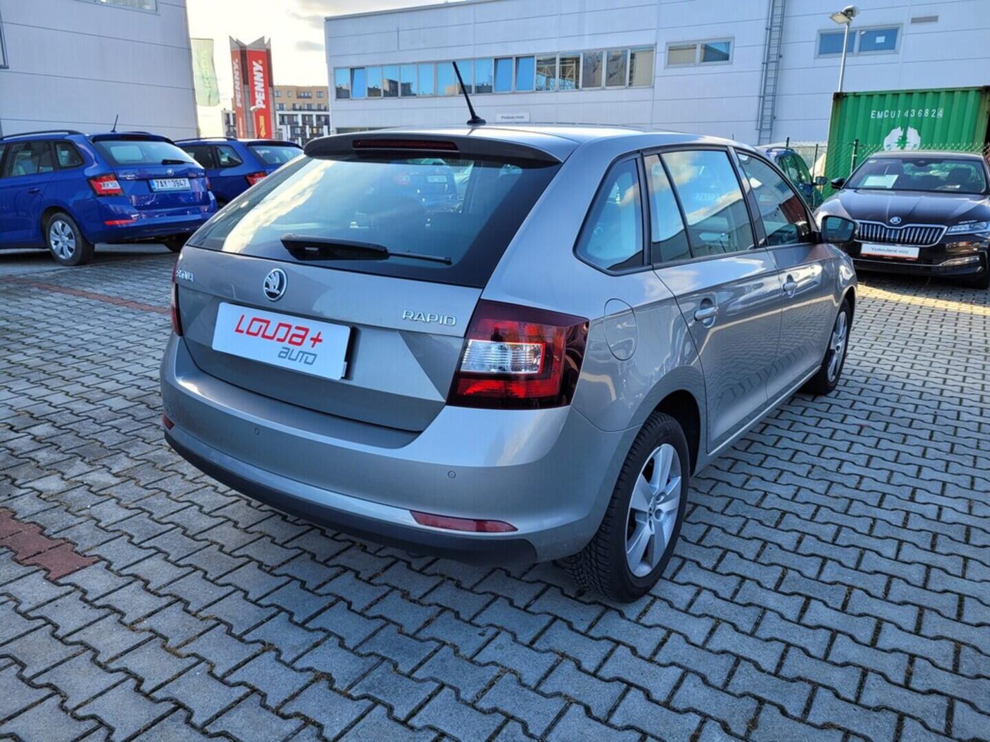 O419V07880_11.webp_RAPID Ambition 1.0 TSI 70 kW manuál