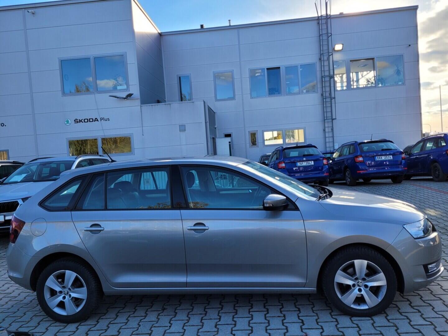 O419V07880_12.webp_RAPID Ambition 1.0 TSI 70 kW manuál