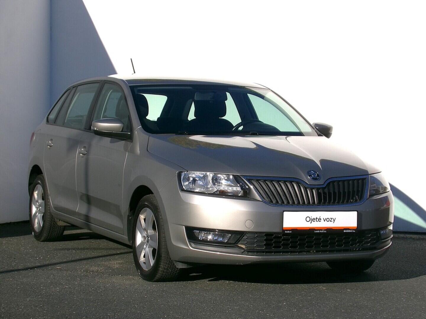 O419V07880_14.webp_RAPID Ambition 1.0 TSI 70 kW manuál