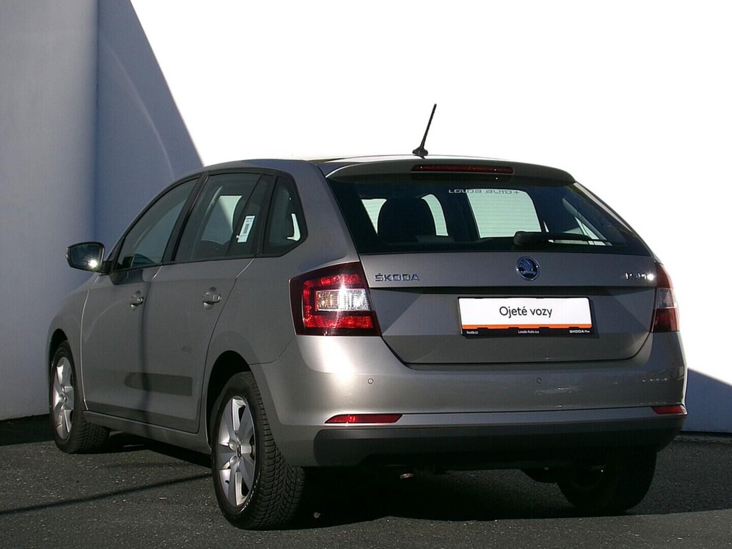 O419V07880_15.webp_RAPID Ambition 1.0 TSI 70 kW manuál