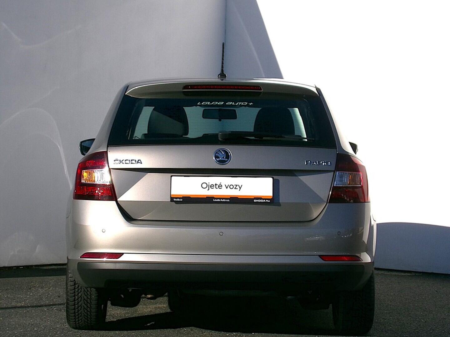 O419V07880_17.webp_RAPID Ambition 1.0 TSI 70 kW manuál