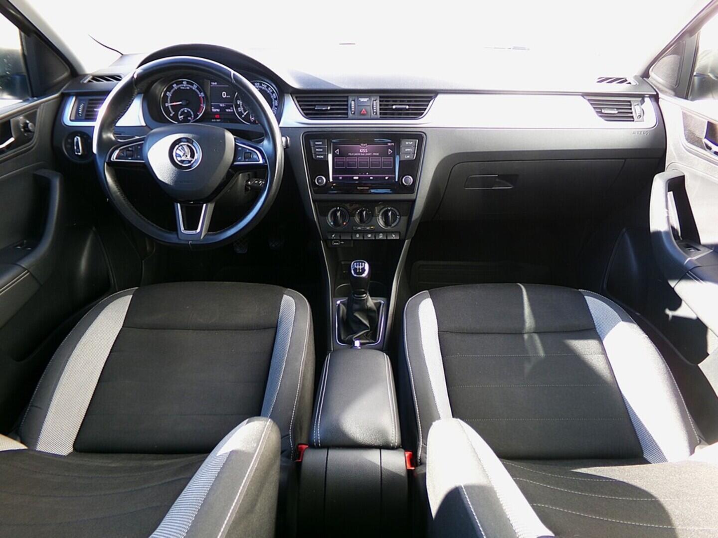 O419V07880_18.webp_RAPID Ambition 1.0 TSI 70 kW manuál