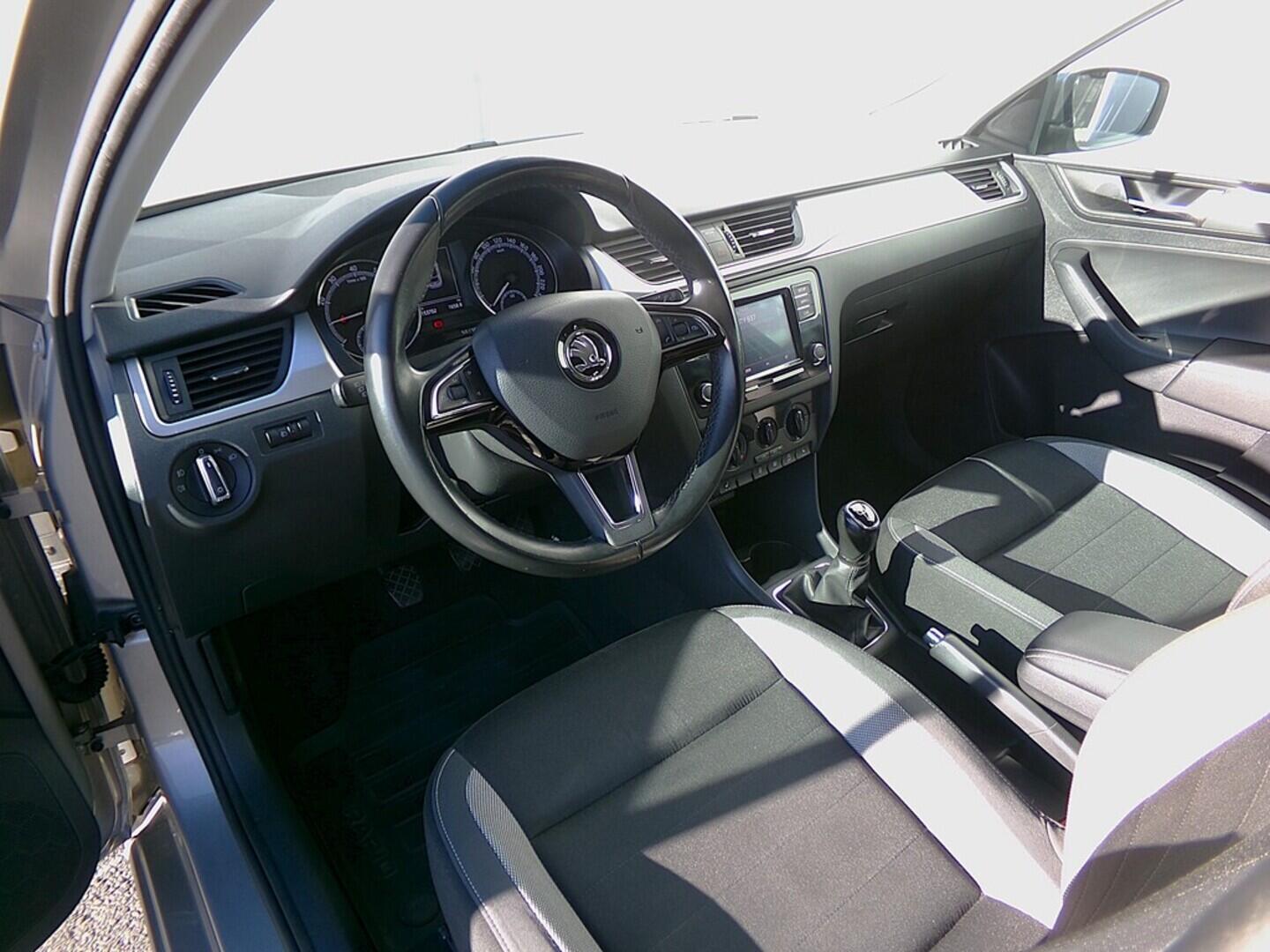 O419V07880_19.webp_RAPID Ambition 1.0 TSI 70 kW manuál