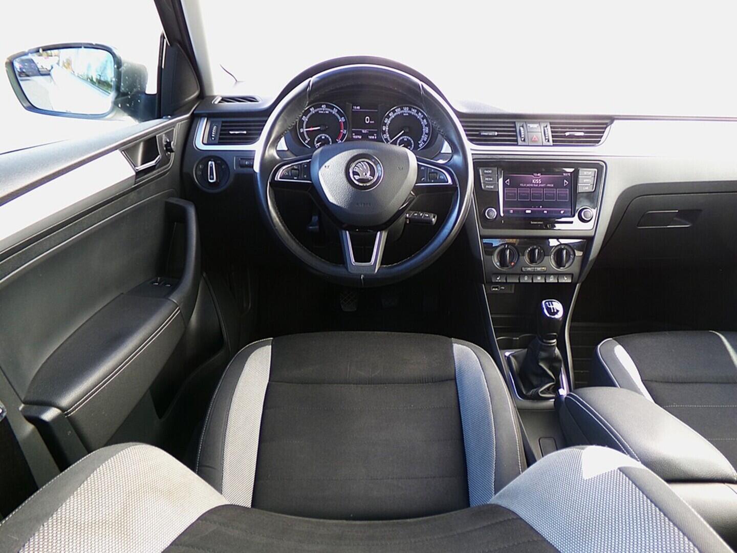 O419V07880_24.webp_RAPID Ambition 1.0 TSI 70 kW manuál