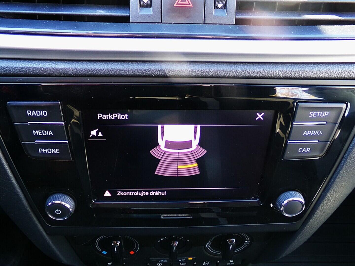 O419V07880_26.webp_RAPID Ambition 1.0 TSI 70 kW manuál