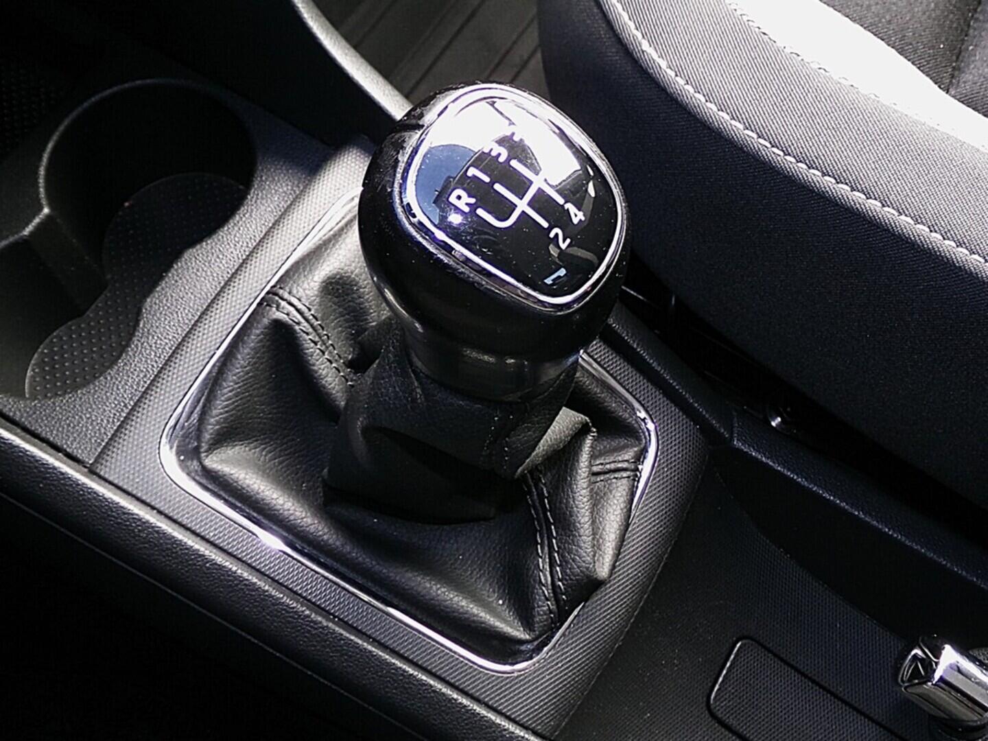 O419V07880_28.webp_RAPID Ambition 1.0 TSI 70 kW manuál