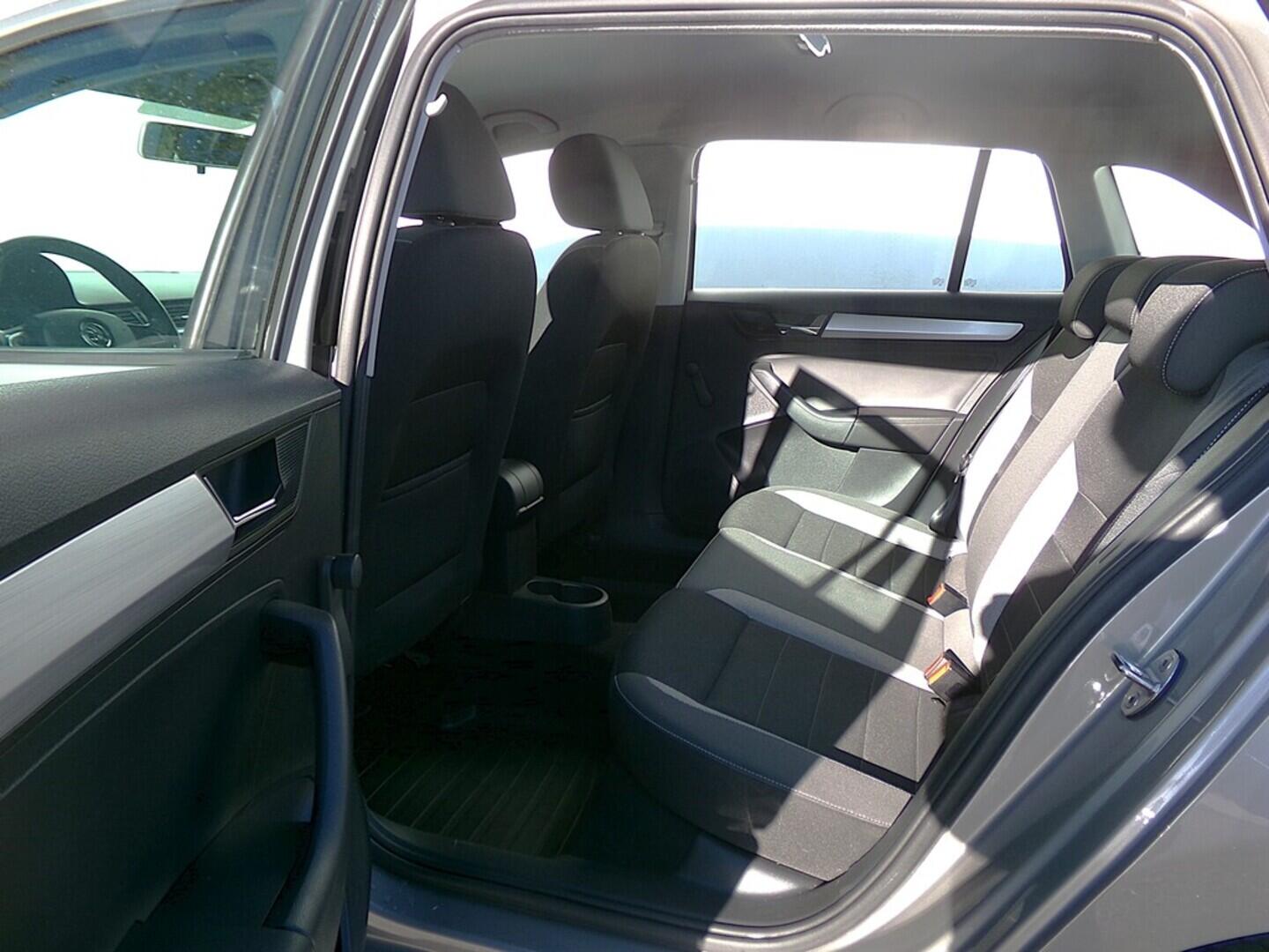 O419V07880_29.webp_RAPID Ambition 1.0 TSI 70 kW manuál