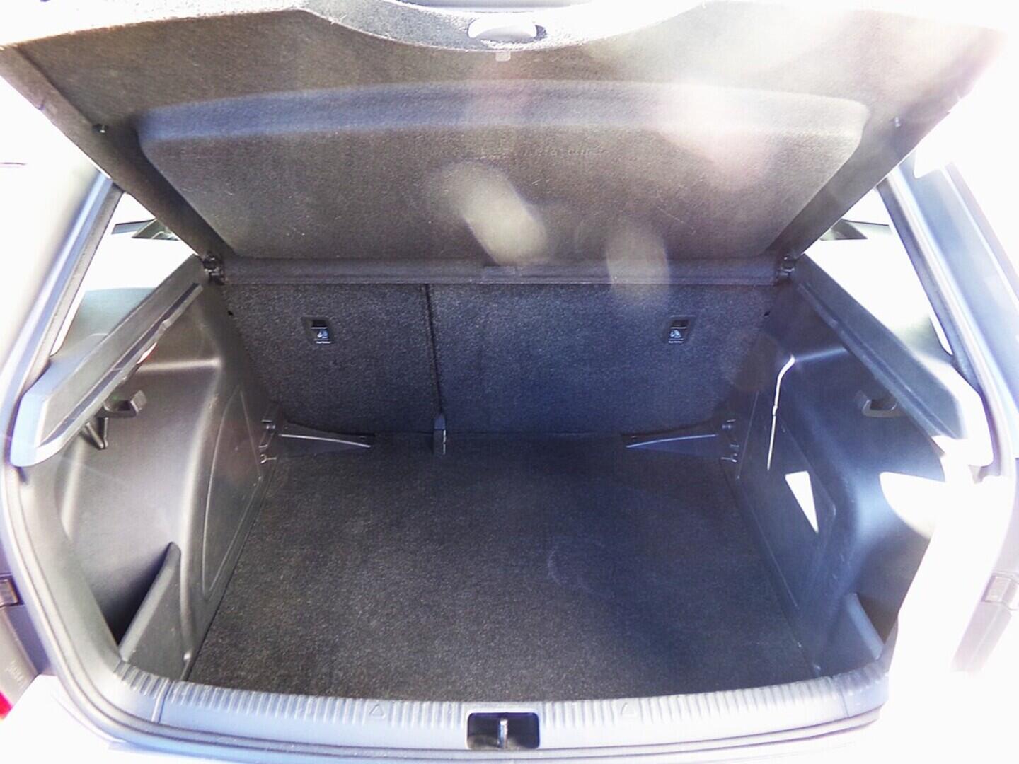 O419V07880_30.webp_RAPID Ambition 1.0 TSI 70 kW manuál