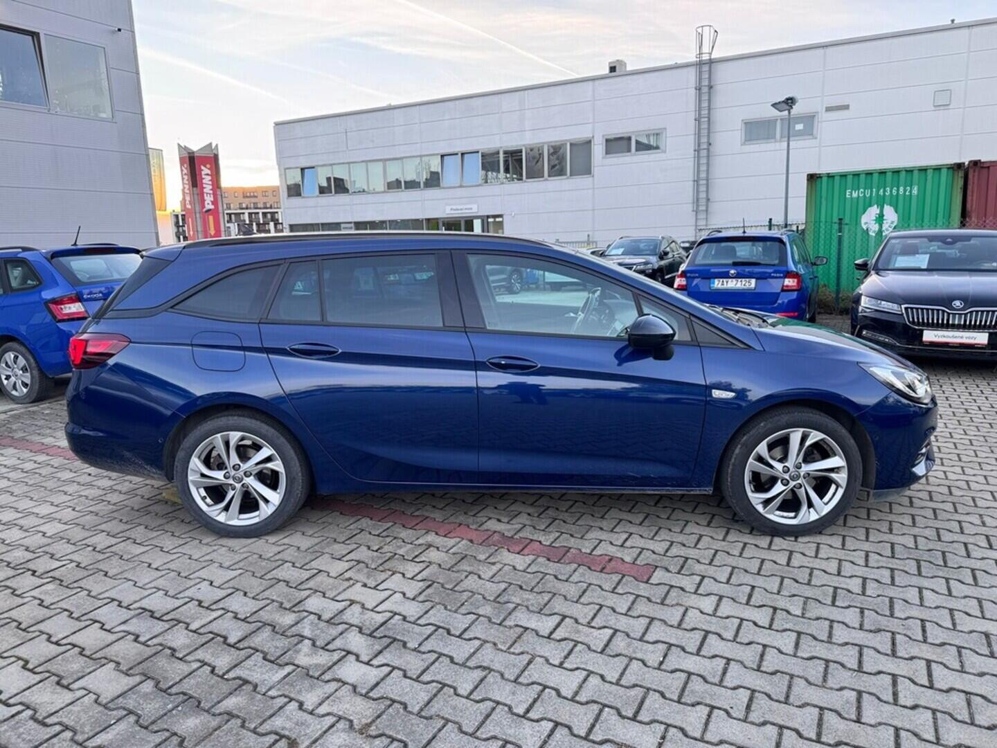 O419V07881_12.webp_ASTRA Ultimate 1.2 Turbo 107 kW manuál, DPH