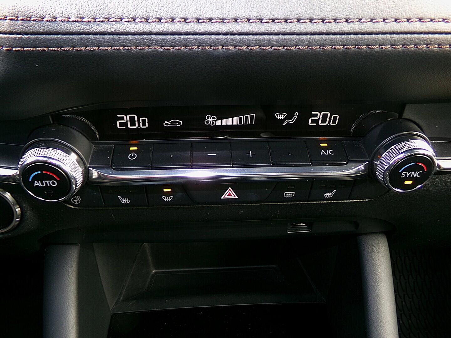 O419V07882_31.webp_3 Luxury plus 2.0  88 kW manuál