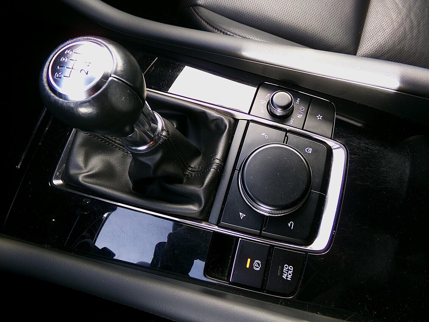 O419V07882_32.webp_3 Luxury plus 2.0  88 kW manuál