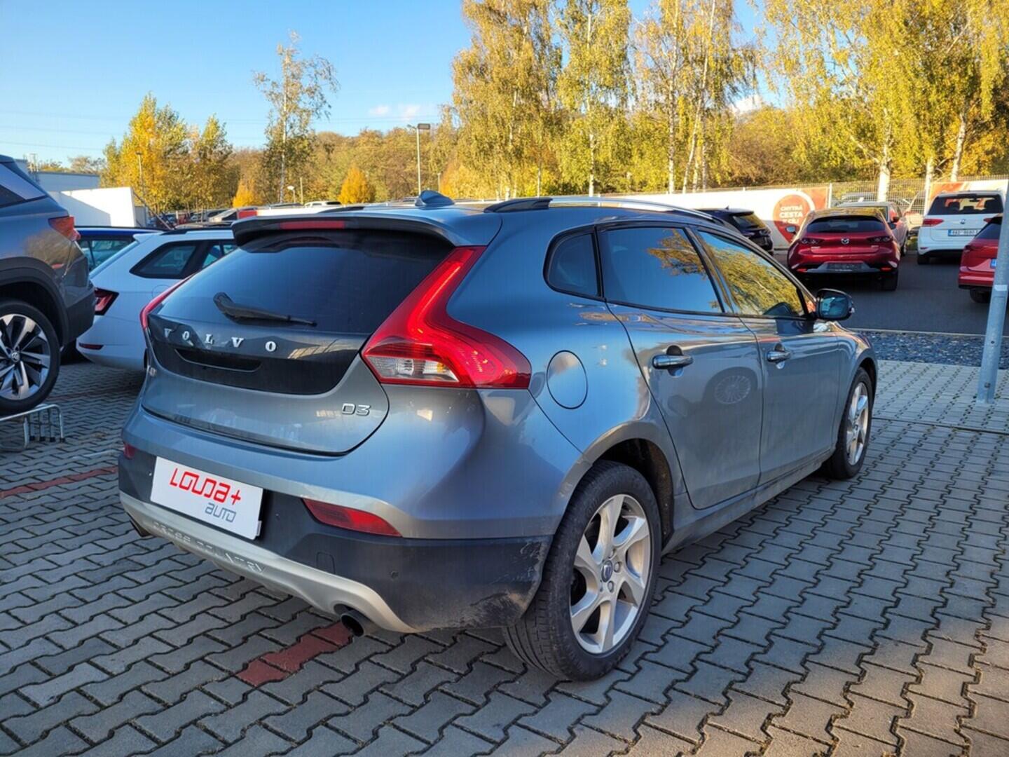 O419V07883_11.webp_V40 Momentum 2.0 D3 110 kW automat