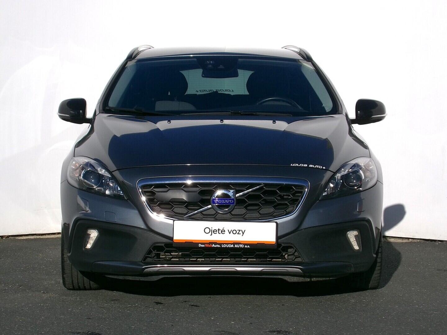 O419V07883_13.webp_V40 Momentum 2.0 D3 110 kW automat