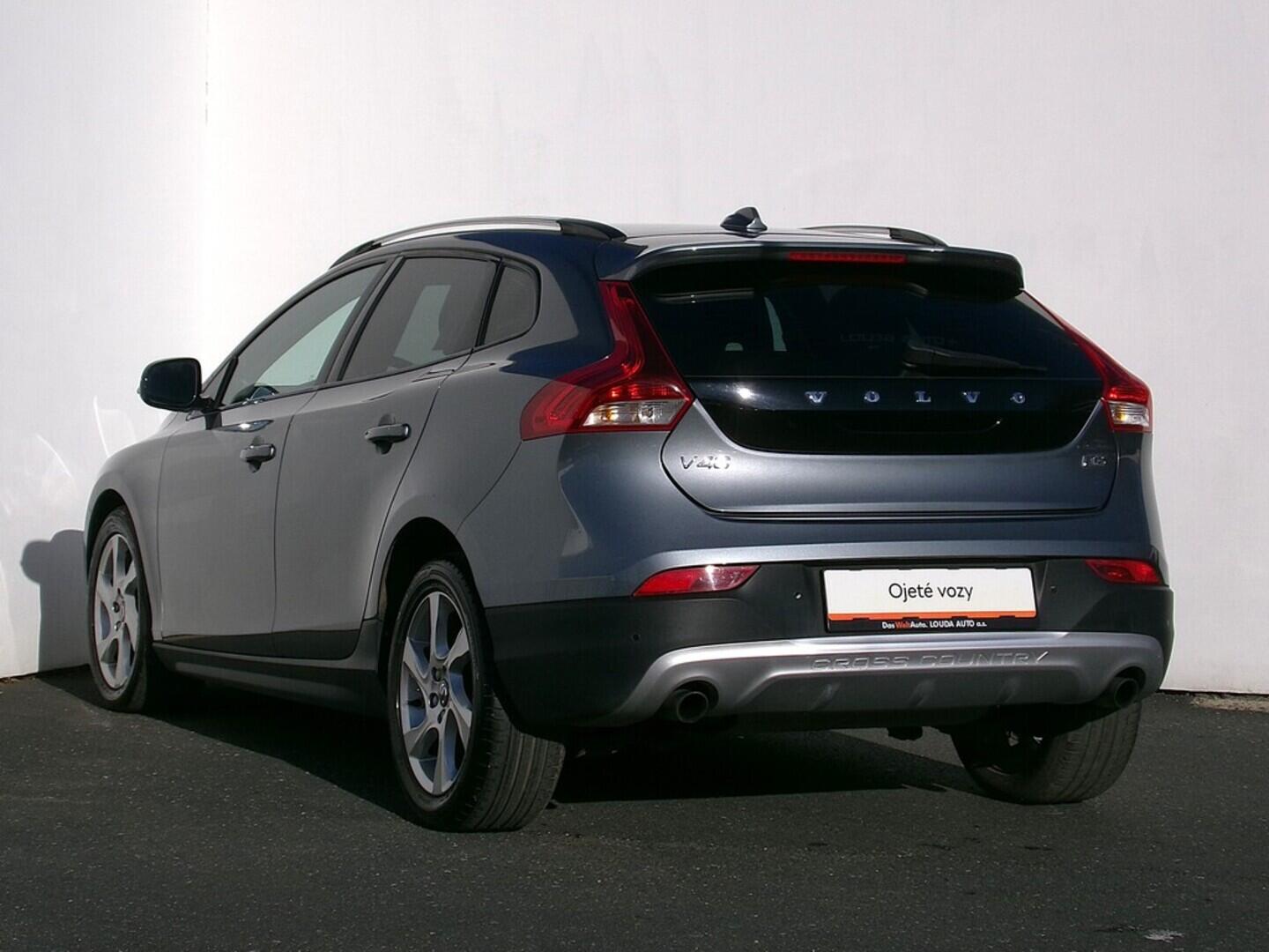 O419V07883_15.webp_V40 Momentum 2.0 D3 110 kW automat