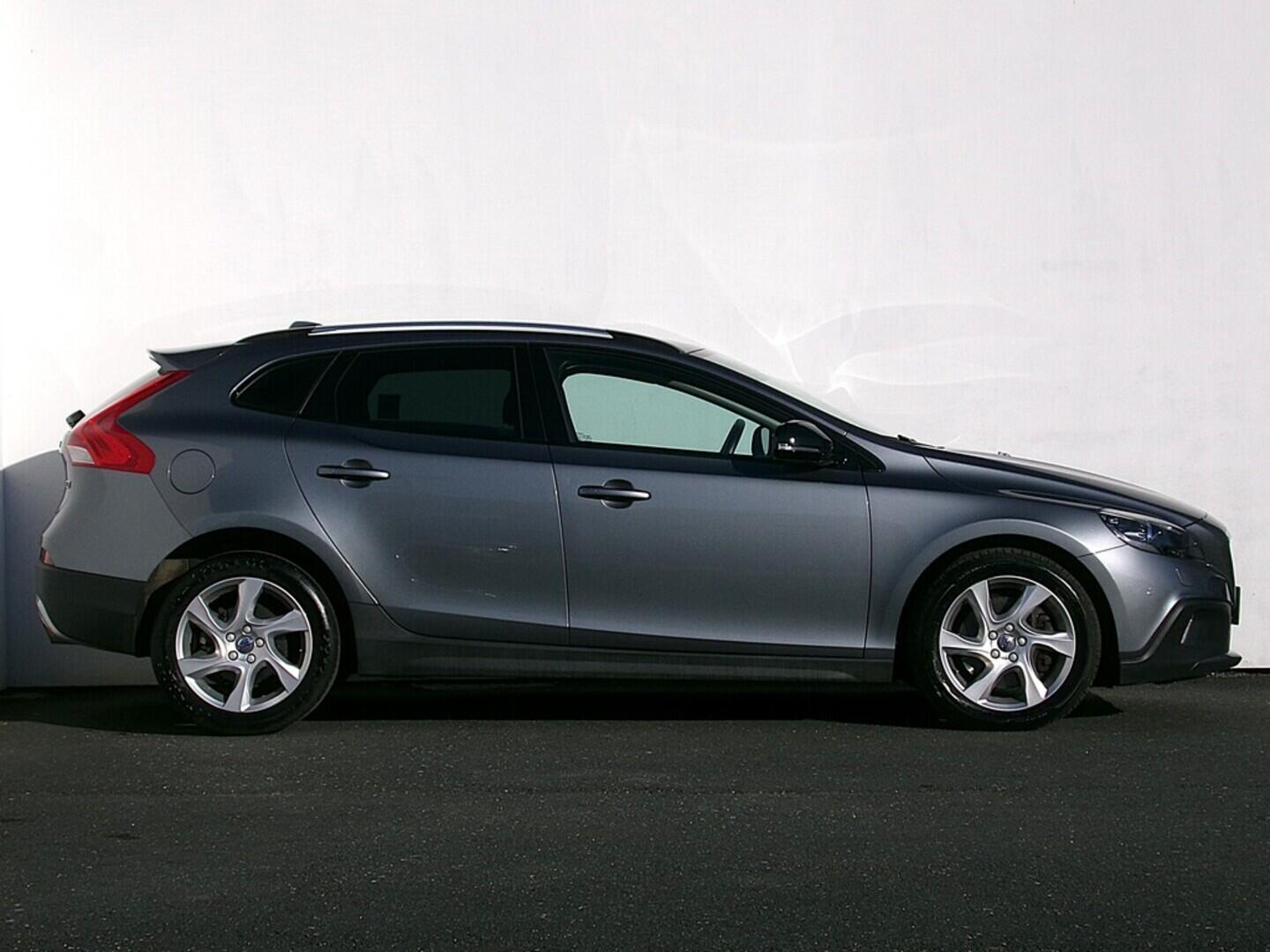 O419V07883_16.webp_V40 Momentum 2.0 D3 110 kW automat