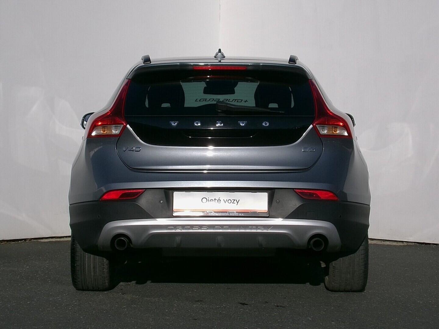 O419V07883_17.webp_V40 Momentum 2.0 D3 110 kW automat