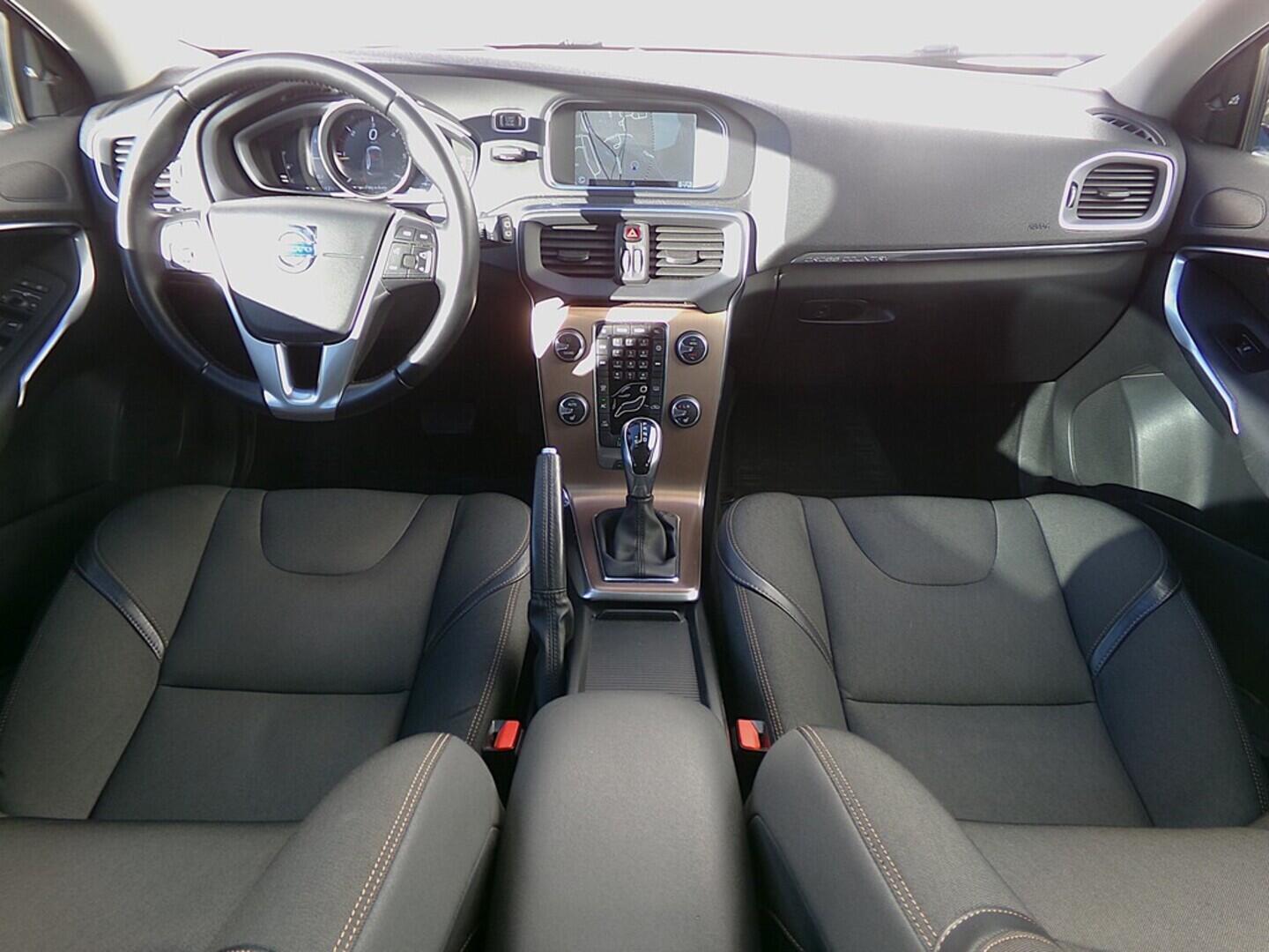 O419V07883_18.webp_V40 Momentum 2.0 D3 110 kW automat