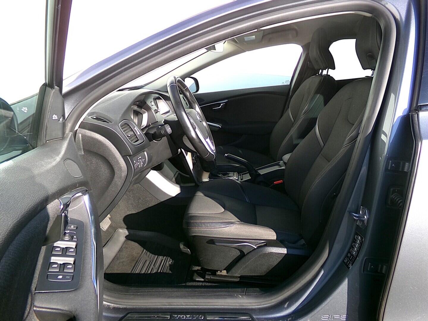 O419V07883_20.webp_V40 Momentum 2.0 D3 110 kW automat