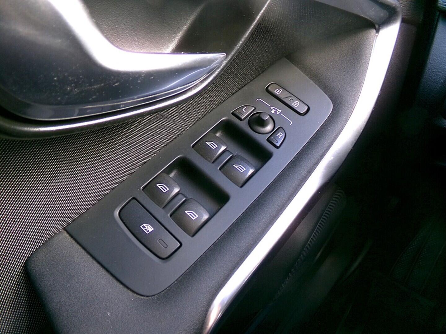 O419V07883_21.webp_V40 Momentum 2.0 D3 110 kW automat