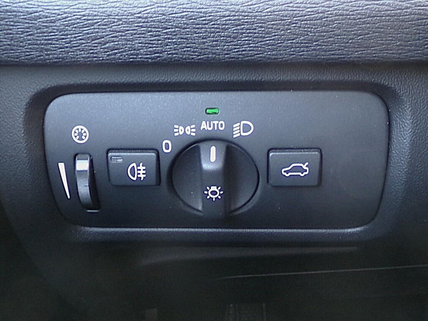 O419V07883_22.webp_V40 Momentum 2.0 D3 110 kW automat