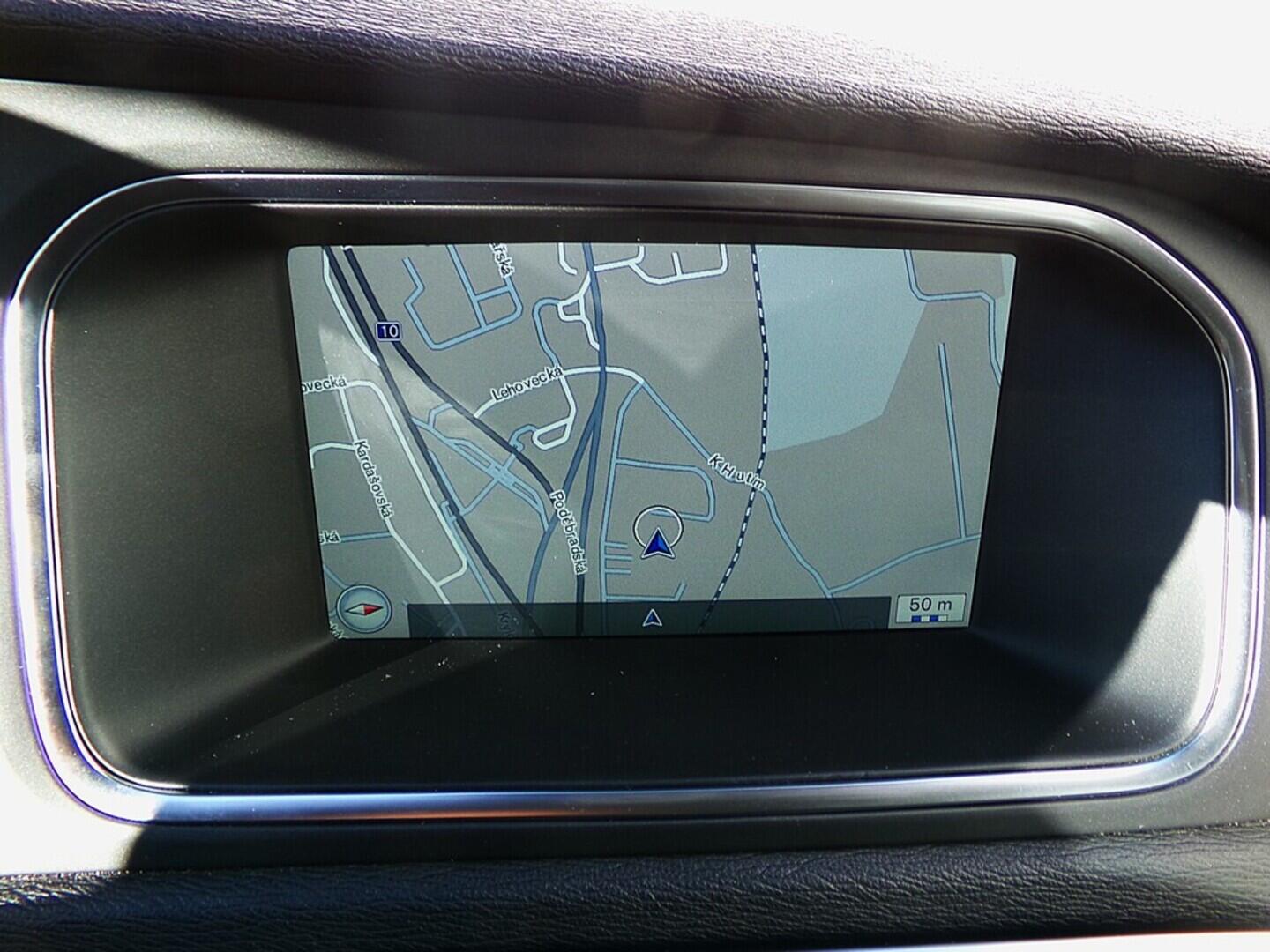 O419V07883_27.webp_V40 Momentum 2.0 D3 110 kW automat