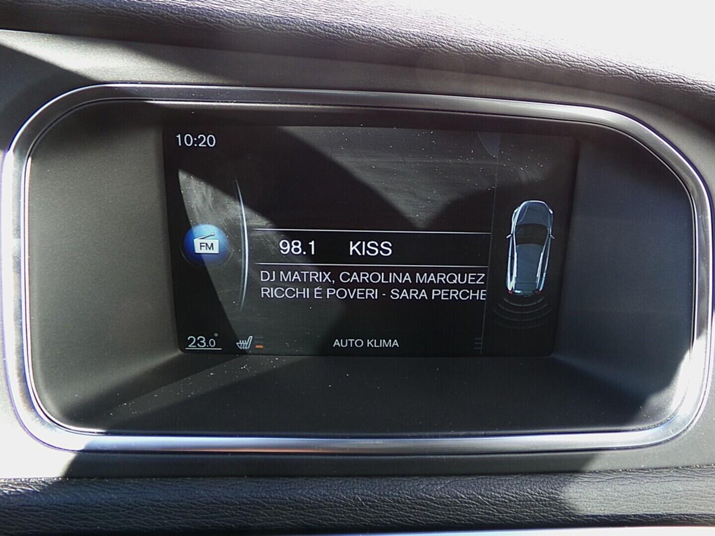 O419V07883_29.webp_V40 Momentum 2.0 D3 110 kW automat