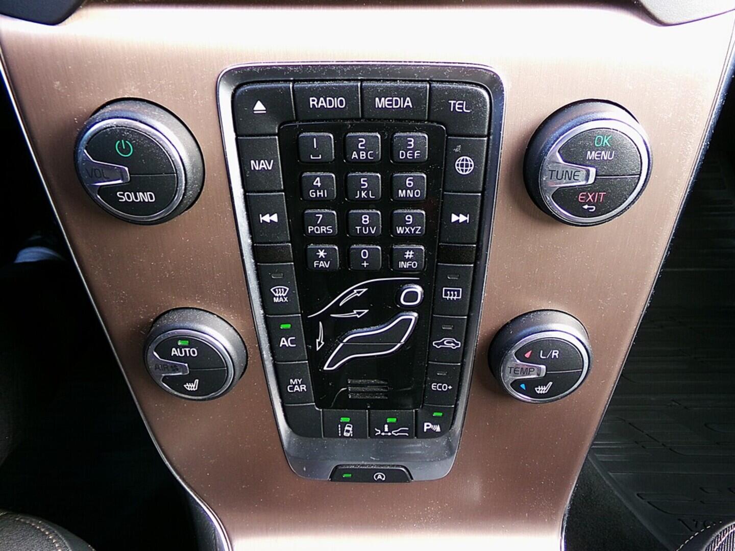 O419V07883_30.webp_V40 Momentum 2.0 D3 110 kW automat