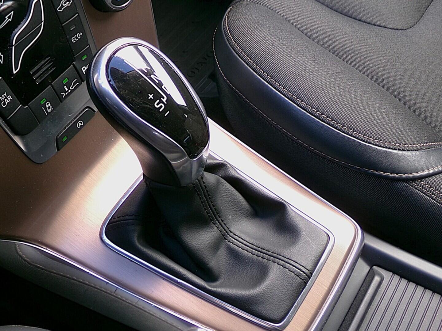 O419V07883_32.webp_V40 Momentum 2.0 D3 110 kW automat