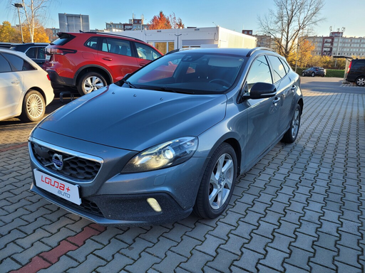 V40 Momentum 2.0 D3 110 kW automat