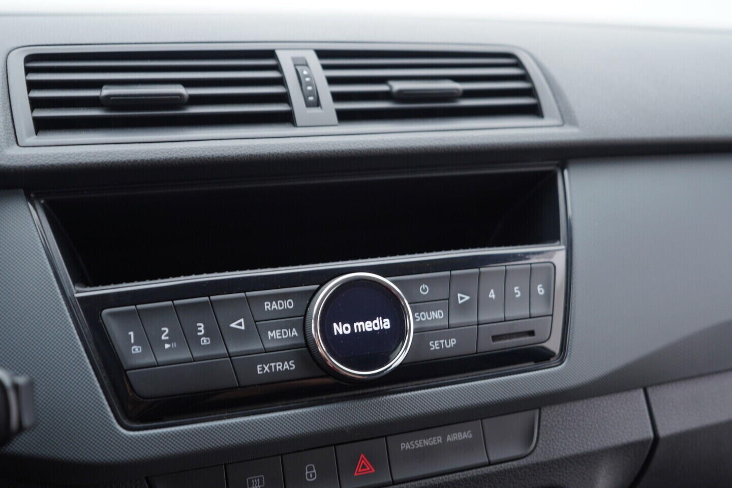 O419V07885_28.webp_FABIA Active 1.0 TSI 70 kW manuál, DPH
