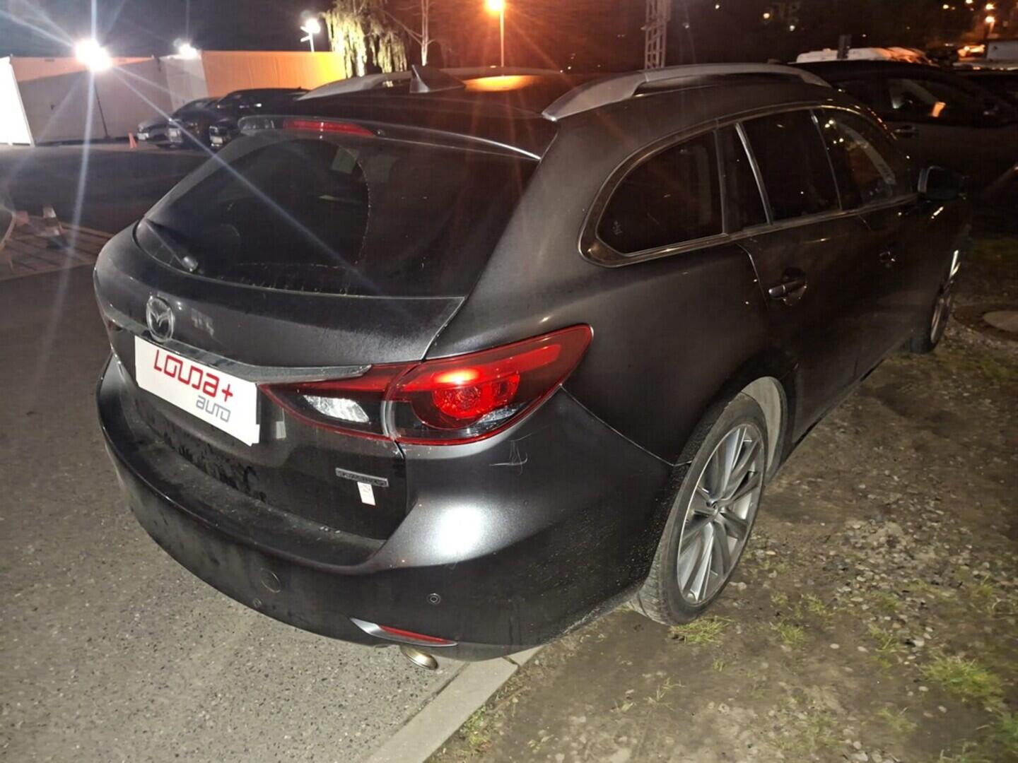 O419V07892_11.webp_6 Revolution Top 2.5  143 kW automat