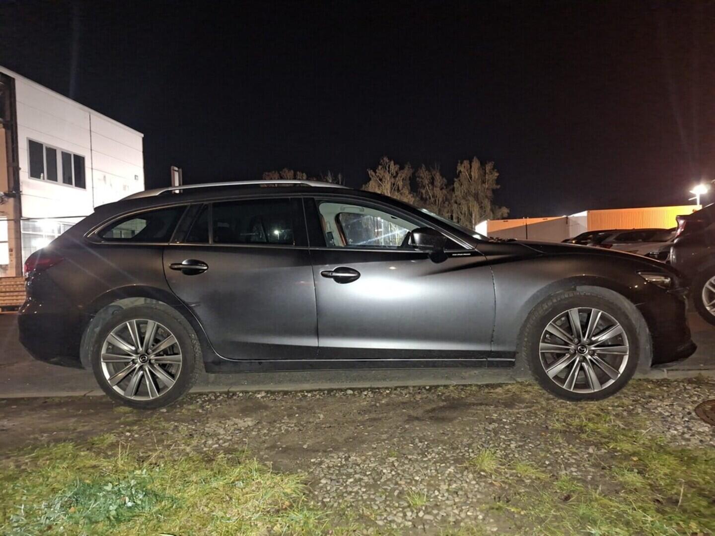 O419V07892_12.webp_6 Revolution Top 2.5  143 kW automat