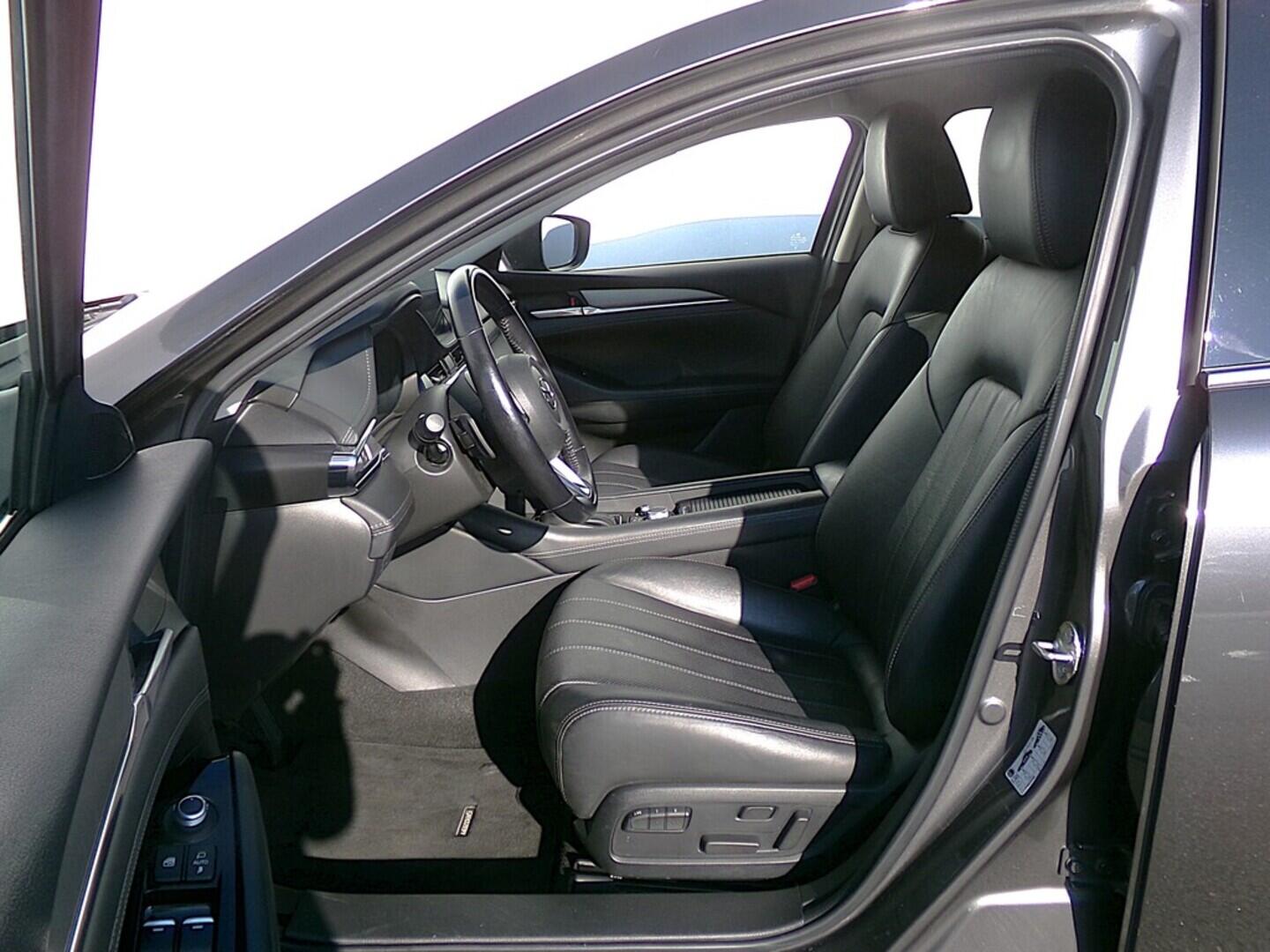 O419V07892_20.webp_6 Revolution Top 2.5 Skyactive 143 kW automat