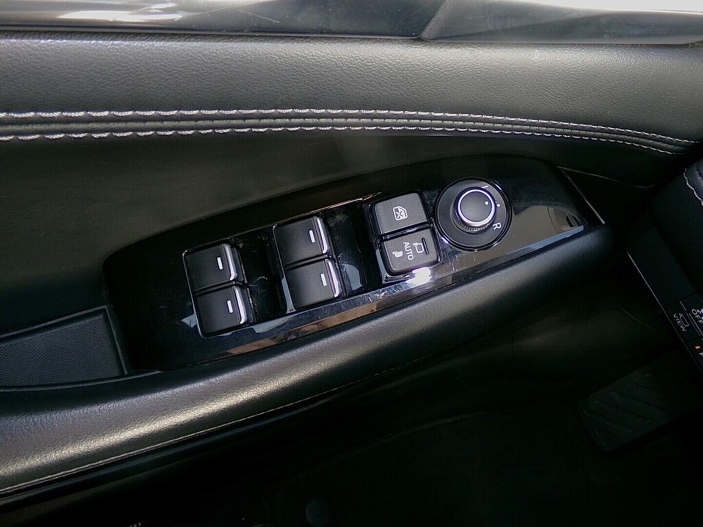 O419V07892_21.webp_6 Revolution Top 2.5 Skyactive 143 kW automat