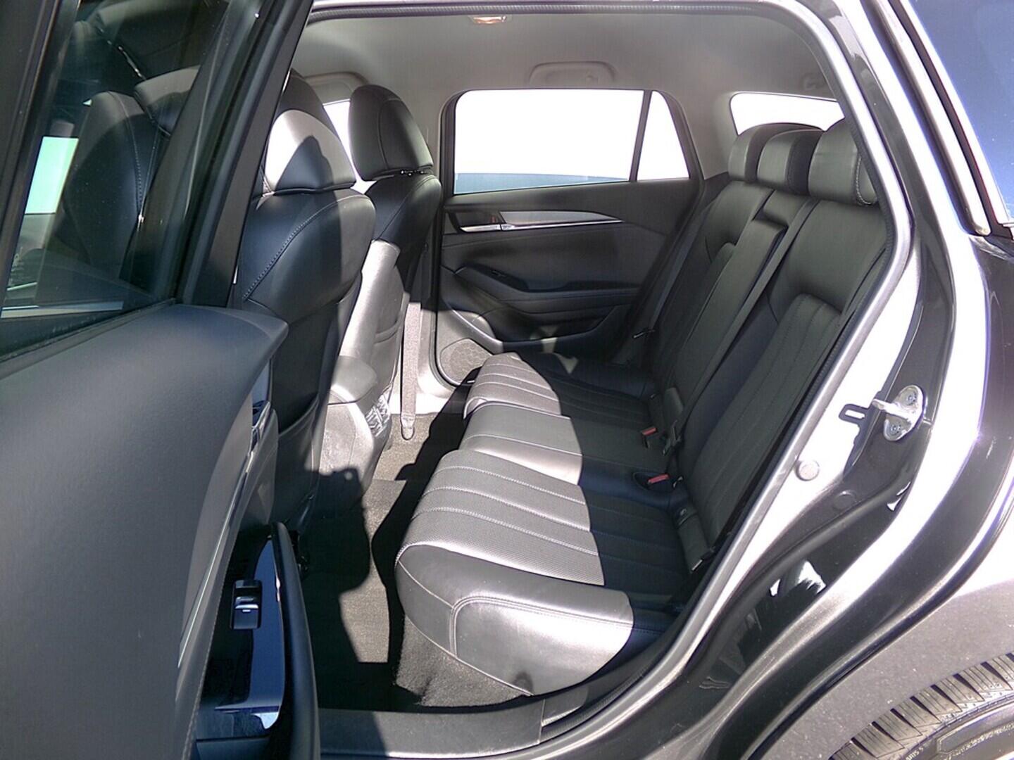 O419V07892_32.webp_6 Revolution Top 2.5 Skyactive 143 kW automat