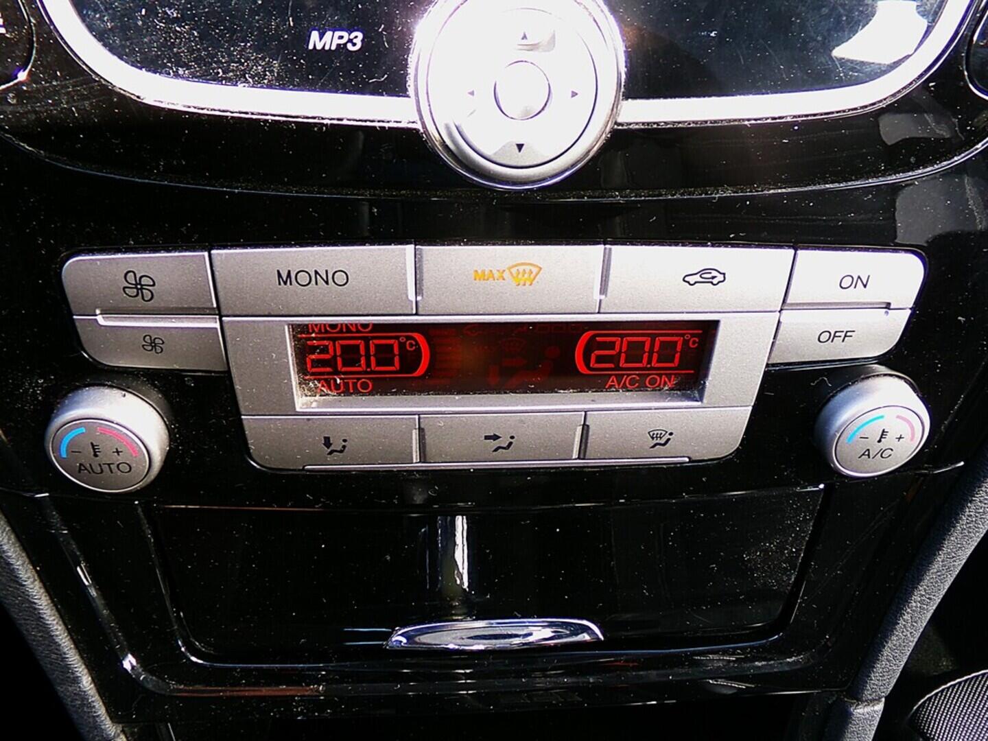 O419V07895_27.webp_MONDEO Titanium 2.0 TDCi 103 kW manuál