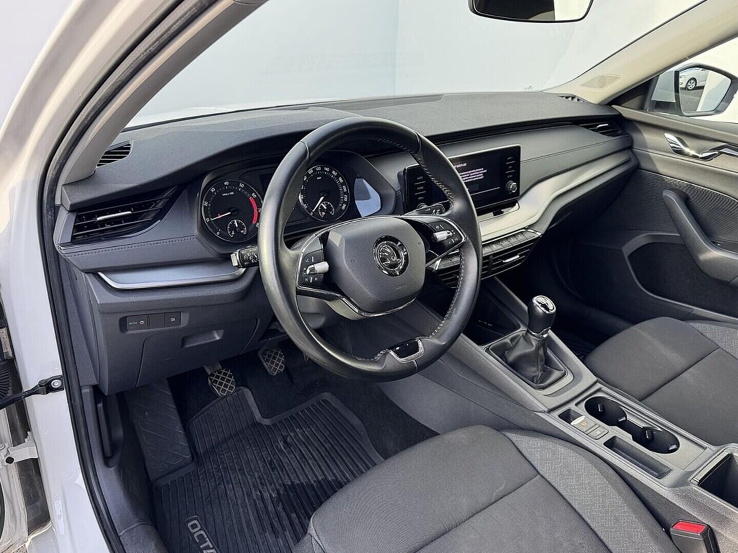 O419V07902_19.webp_OCTAVIA Active 1.5 TSI 110 kW manuál, DPH