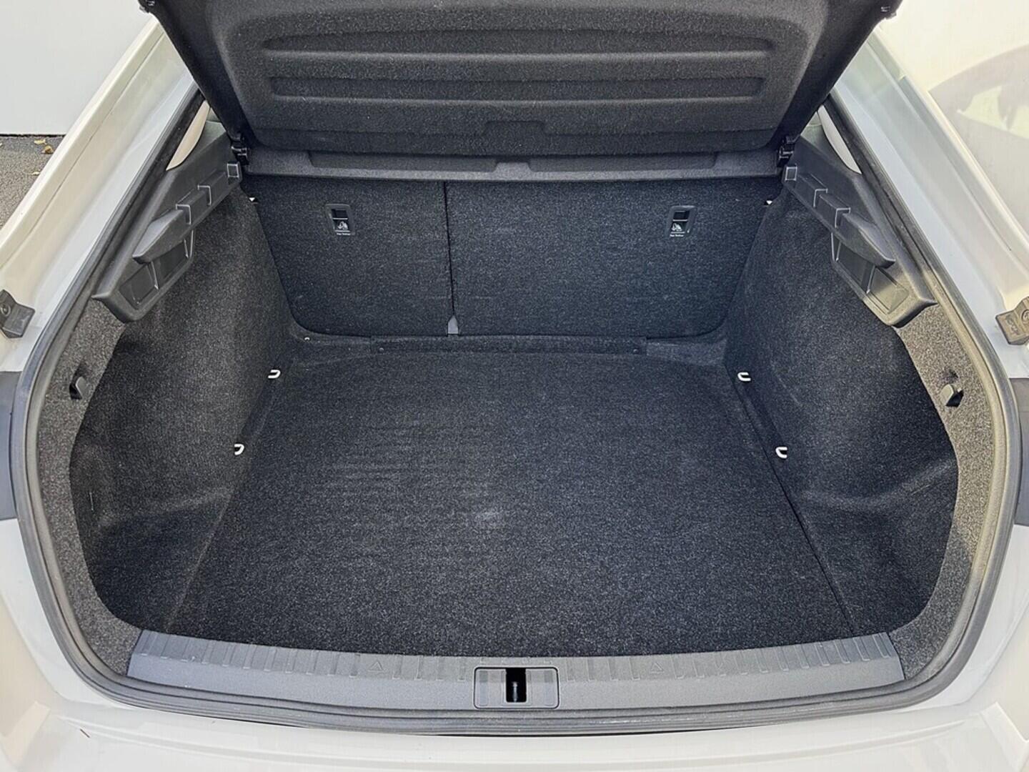 O419V07902_32.webp_OCTAVIA Active 1.5 TSI 110 kW manuál, DPH