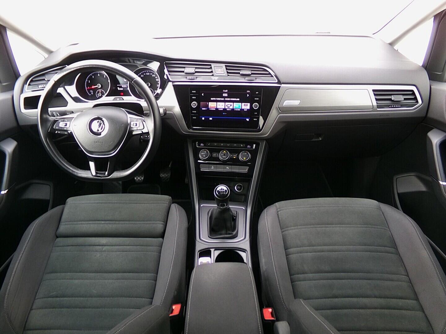 O419V07904_18.webp_TOURAN Highline 1.5 TSI 110 kW manuál, DPH