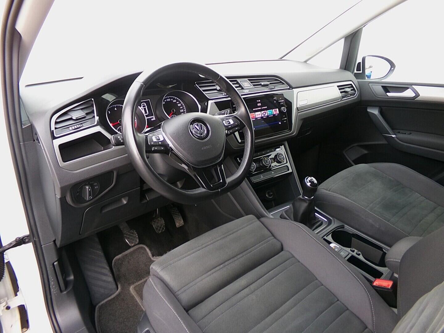 O419V07904_19.webp_TOURAN Highline 1.5 TSI 110 kW manuál, DPH