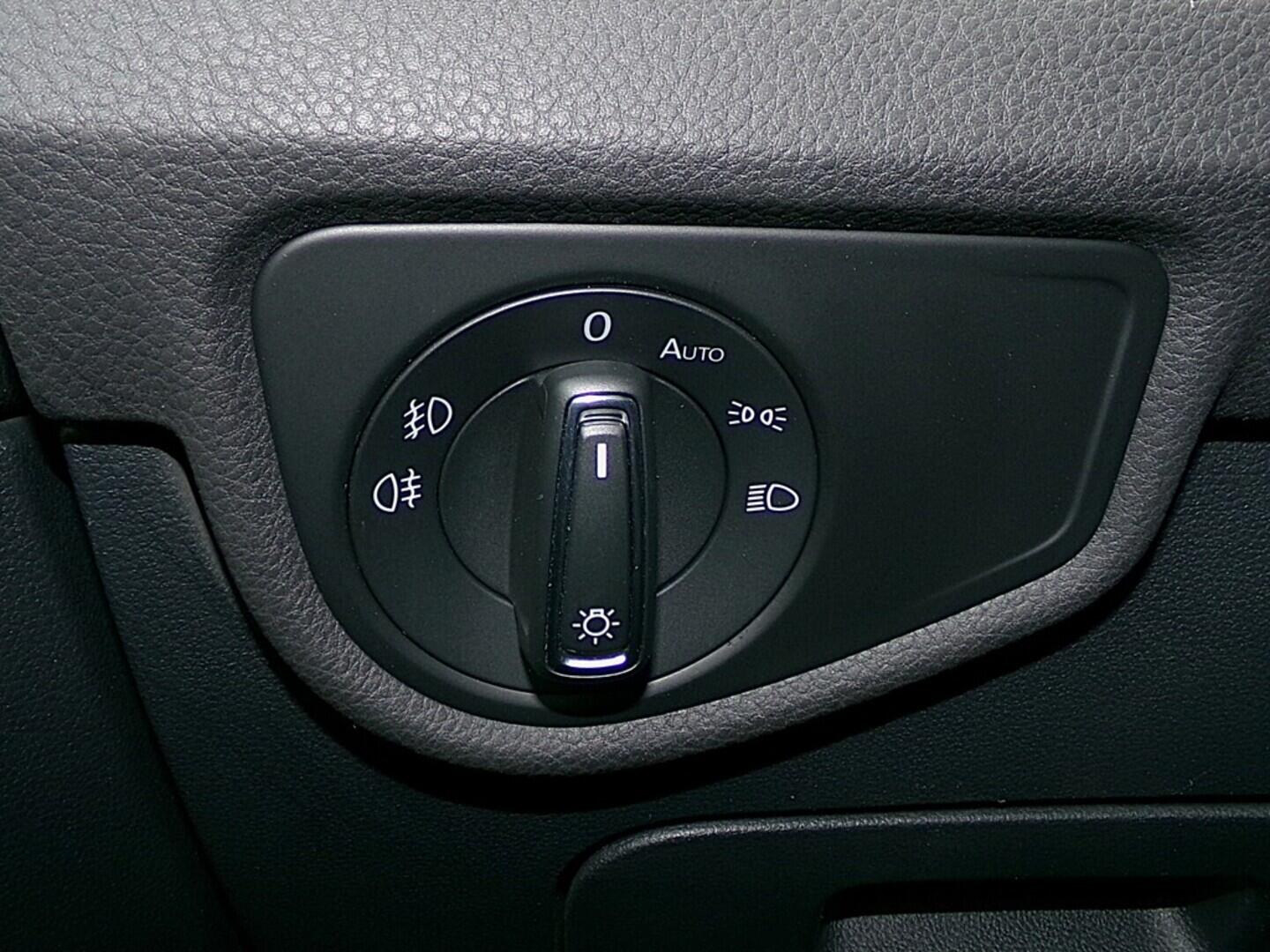 O419V07904_22.webp_TOURAN Highline 1.5 TSI 110 kW manuál, DPH