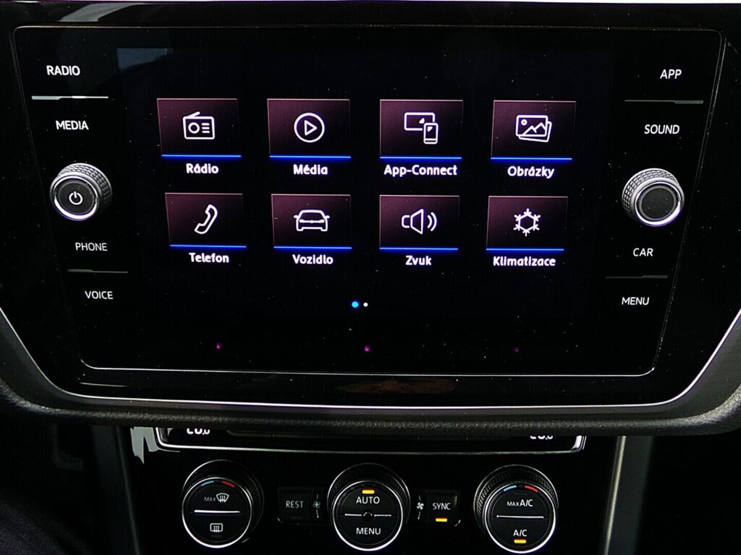 O419V07904_25.webp_TOURAN Highline 1.5 TSI 110 kW manuál, DPH